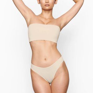 XS SKIMS FITS EVERYBODY BANDEAU BRA in Sand